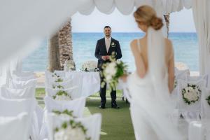 Hosté ubytování Louis Phaethon Beach + 37 fotografií
