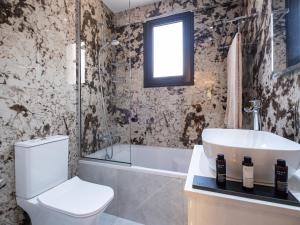 Koupelna v ubytování Jasmine Dreams 1bed Apt Wpool