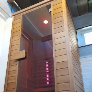 a glass door with a pink light in a room at Vakantiehuisje Mies Rust en stilte aan het strand in Hoofdplaat +37 photos