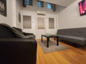 a living room with a couch and a table at Cosy Modern Home Mins to NYC! in Union City