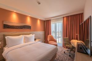 מיטה או מיטות בחדר ב-Hampton By Hilton Freiburg
