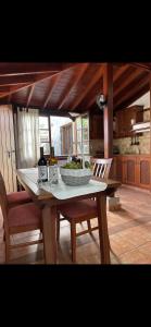 a table in a kitchen with a bowl of food on it at Casa de colon in Los Silos