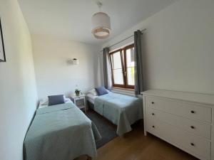 Łóżko lub łóżka w pokoju w obiekcie Apartament z ogrodem