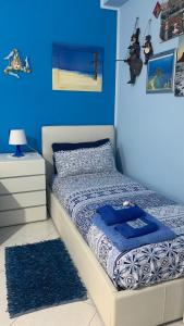 A bed or beds in a room at Casa Limoni al mare tra Catania Etna e Taormina