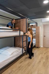 SOM Hostel By The Venue客房内的一张或多张床位