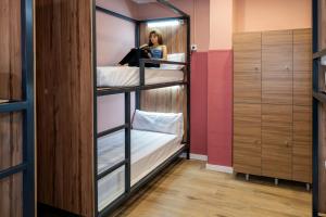 SOM Hostel By The Venue客房内的一张或多张床位