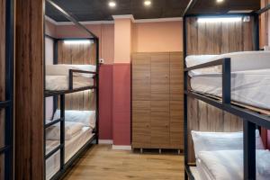 SOM Hostel By The Venue客房内的一张或多张床位