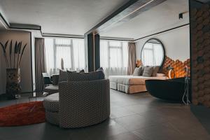 A seating area at Poem Apartments, Las Canteras