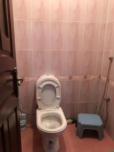 a small bathroom with a toilet and a blue stool at Appartement Meublé à Louer 95m2 in Tiznit