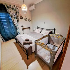 Giường trong phòng chung tại Ξενώνας Vasiliki