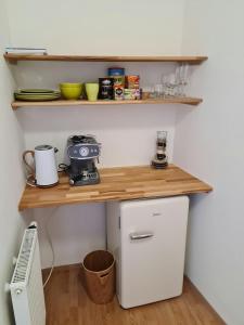 een kleine keuken met een houten aanrecht en een koelkast bij City Centre Apartments in Liberec