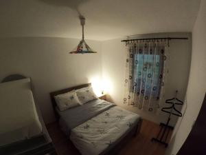 Una cama o camas en una habitación de Povetarac