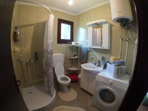 Un baño de Povetarac