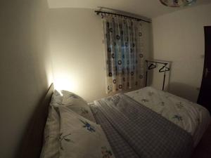 Una cama o camas en una habitación de Povetarac