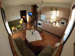 Una cocina o cocineta en Povetarac