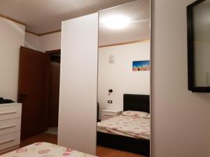 a mirror in a bedroom next to a bed at Milan White Tower Flat in Milan