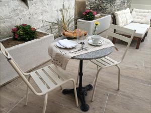 a small table with two chairs and a table with a cup of coffee at Villa Buffon in Angers