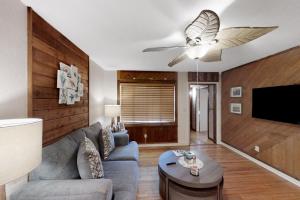 a living room with a couch and a ceiling fan at Jupiter Pines Cottage in Clearwater
