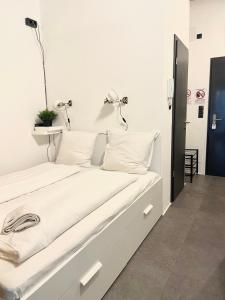 Studio Apartment by Hi5- Rottenbiller Apartment 1077 Budapest, 17 Rottenbiller utca kép - 2