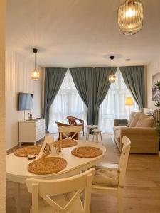 a living room with a table and chairs at ApartOne Altstadt-Apartments in Bautzen