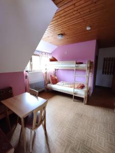 a room with two bunk beds and a table at Berggasthaus Präger Böden in Todtnau