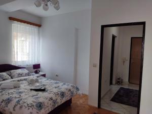 Ένα ή περισσότερα κρεβάτια σε δωμάτιο στο Apartman Novaković