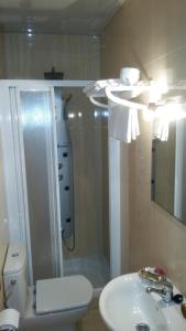 Kupatilo u objektu Hostal Can Jaume