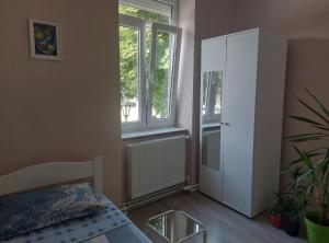Ένα ή περισσότερα κρεβάτια σε δωμάτιο στο Apartman Central