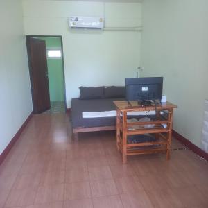 Μια τηλεόραση ή/και κέντρο ψυχαγωγίας στο บ้านอิ่มเอม +4 φωτογραφίες