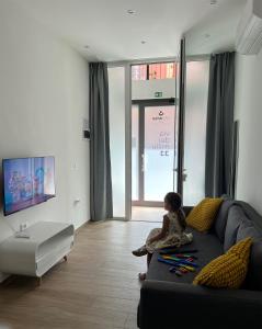 TV a/nebo společenská místnost v ubytování Citywise Vittorio - Independent Apartment near Bari central station