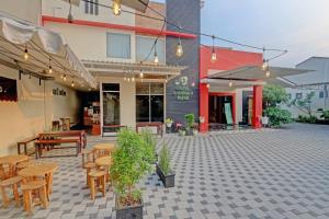 Restorāns vai citas vietas, kur ieturēt maltīti, naktsmītnē OYO Capital O 90410 Griya Amanah Jajar Syariah