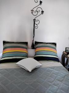 Säng eller sängar i ett rum på Gîte semi-rural "Chez Maguy"Montrem Montanceix Dordogne Périgord