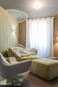 Χώρος καθιστικού στο Logis Hôtel Tante Yvonne & son restaurant semi-gastronomique - Lyon Nord