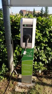 a pay phone with a cord plugged into it at Hotel Ristorante alla Campagna in San Giovanni Lupatoto