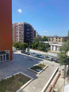 Το κτήριο όπου στεγάζεται  το δωμάτιο σε οικογενειακή κατοικία +2 φωτογραφίες