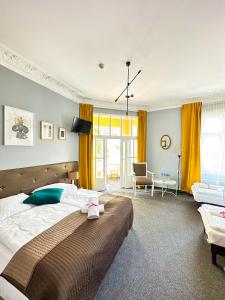 Postel nebo postele na pokoji v ubytování Expolis Residence - City Center MTP TARGI - 24h #betterthanyourEX