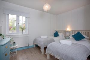 Säng eller sängar i ett rum på Cheddar Cottage