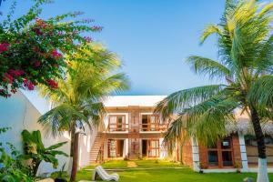 卡莫辛的住宿－POUSADA VILLAGE KITE，一座棕榈树建筑
