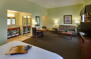 TV a/nebo společenská místnost v ubytování Hampton Inn & Suites Moline-Quad City Int'l Aprt