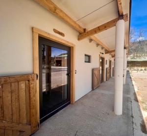 A balcony or terrace at La Petite Auberge Insolite