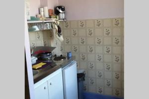 a kitchen with a stove and a counter top at Studio Plaisance in Contrexéville