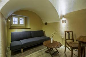 Posezení v ubytování Knast-Hotel Fronfeste