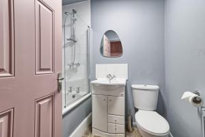 a bathroom with a toilet and a sink at Plush Nest - Charming One-Bedroom Flat - Southend Stays in Southend-on-Sea