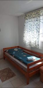 a bed in a room with a window and a mattress at Visszavár-Lak privát bérlemény in Badacsonytomaj