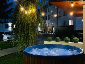 WRZOS resort & wellness **** DOMKI CAŁOROCZNE外面的花园