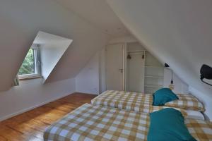 Tempat tidur dalam kamar di Gîte Louannec - Ty Bleiz