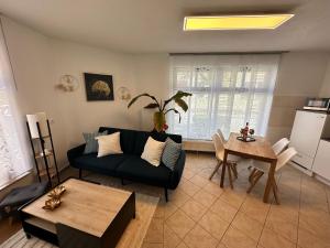 a living room with a couch and a table at Naumburger Charme "Goldener Steiger" in Naumburg