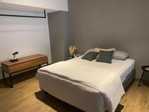 Postel nebo postele na pokoji v ubytování Modernos departamentos tipo LOFT a dos calles del estadio