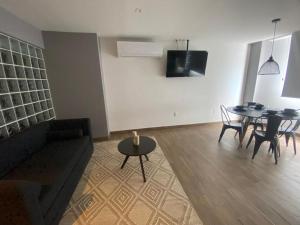 TV a/nebo společenská místnost v ubytování Modernos departamentos tipo LOFT a dos calles del estadio