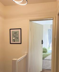 a hallway with a door leading to a bedroom at Traditional 2 bedroom Cottage in Stratford-upon-Avon